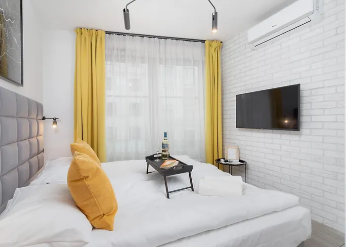 Cracow Miodowa 42 Elegant By Renters Appartamento *