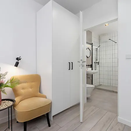 Cracow Miodowa 42 Elegant By Renters