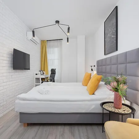 Cracow Miodowa 42 Elegant By Renters Appartamento *